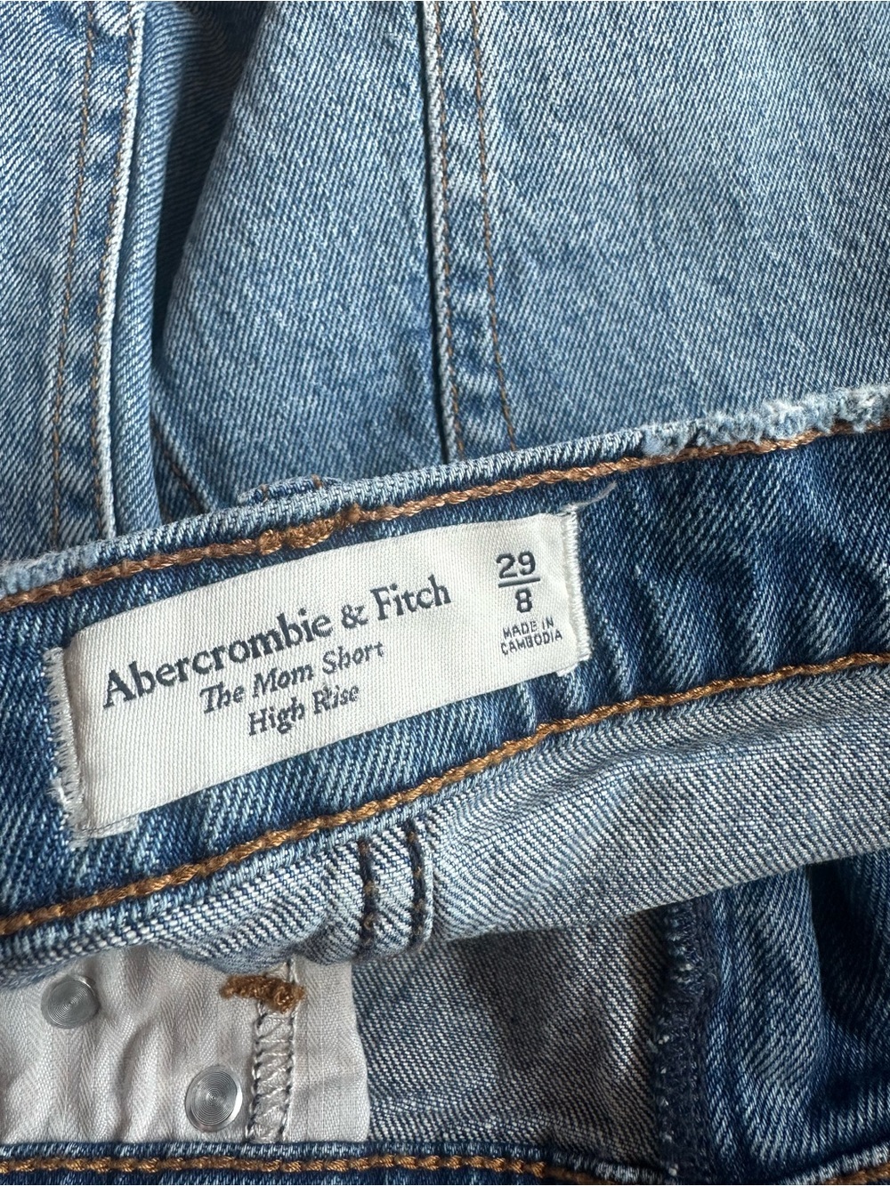 Abercrombie and fitch the mom short high rise size 29 or 8 medium wash denim - Picture 4 of 8